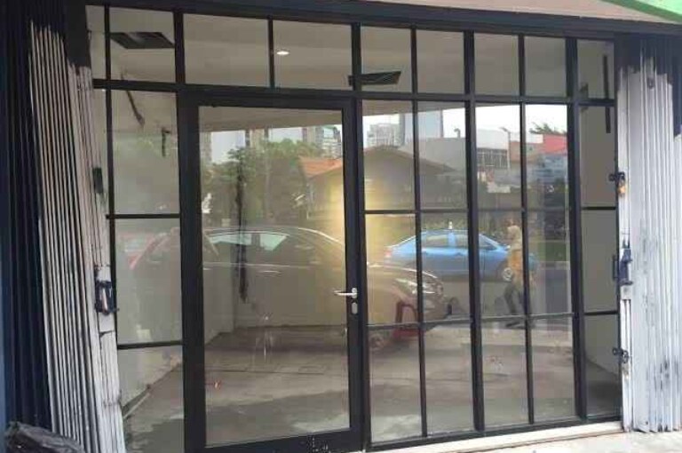 Harga Pintu Kaca Tempered Frameless 2024 Berbagai Ukuran dan Tipe